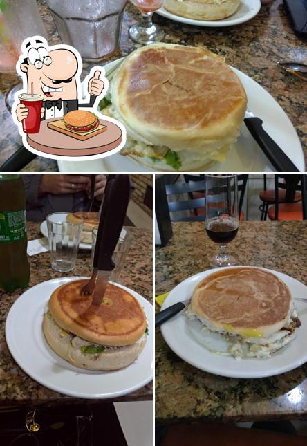 Os hambúrgueres do P.h.ade Lanches irão saciar diferentes gostos