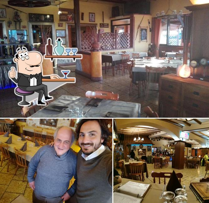 Siediti a un tavolo di Al Ranch