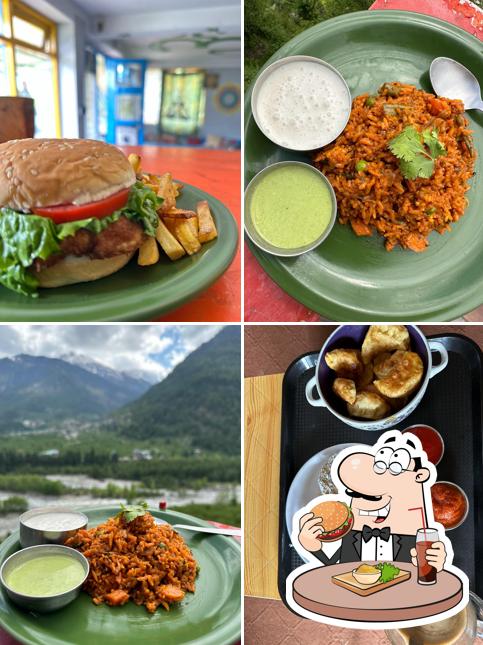 Hamburger at Vibe-inthrottlers cafe & stay