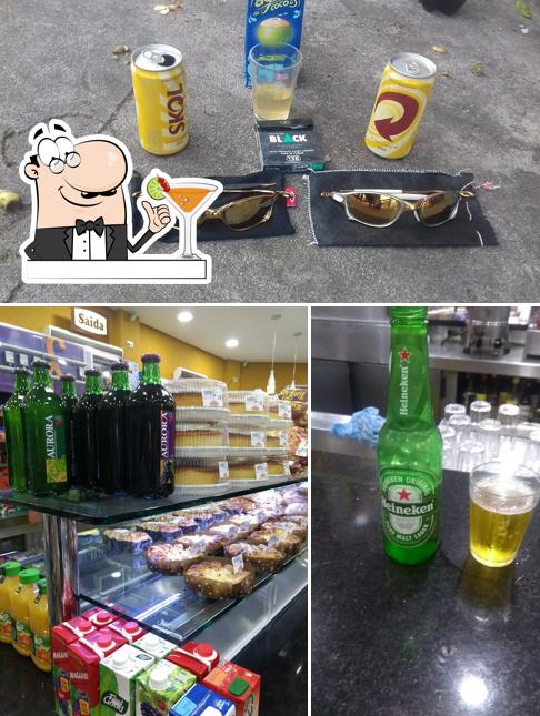 Tome uma bebida do menu