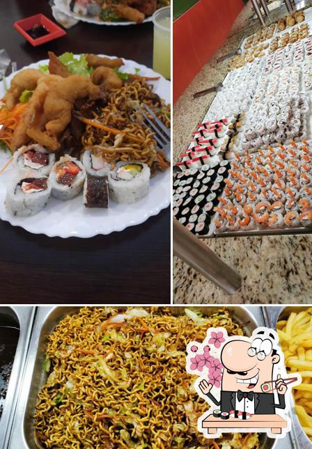 Rolos de sushi são servidos no KA RÚ CULINÁRIA ORENTAL