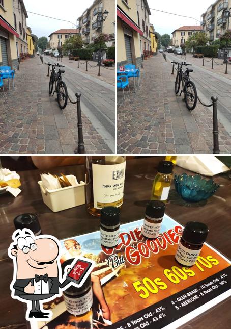 La foto di esterno e cibo da Bar Tabacchi Moneta