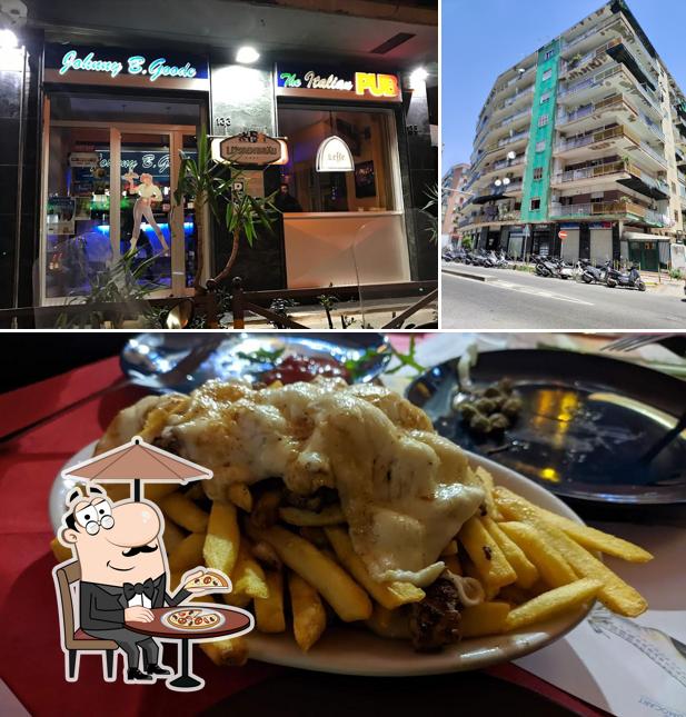 La immagine di esterno e cibo da Johnny B. Goode