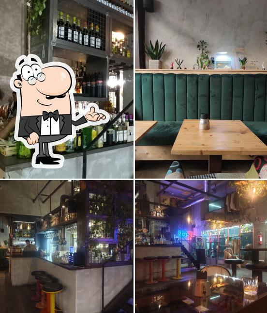 Siediti a un tavolo di Riot Concept Store