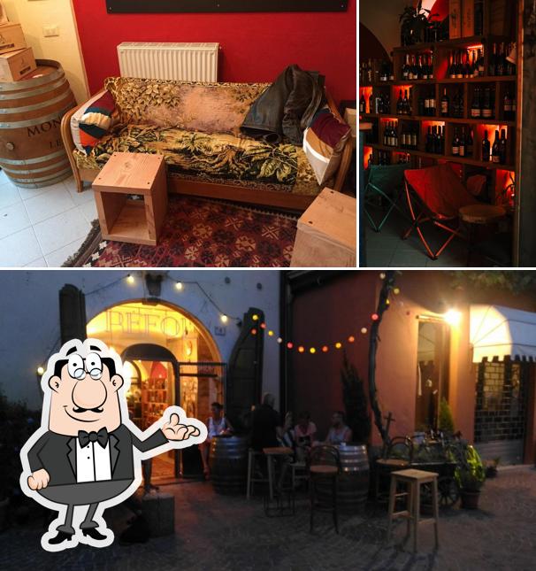 Dai un'occhiata agli interni di Vineria Rèfol Wineshop