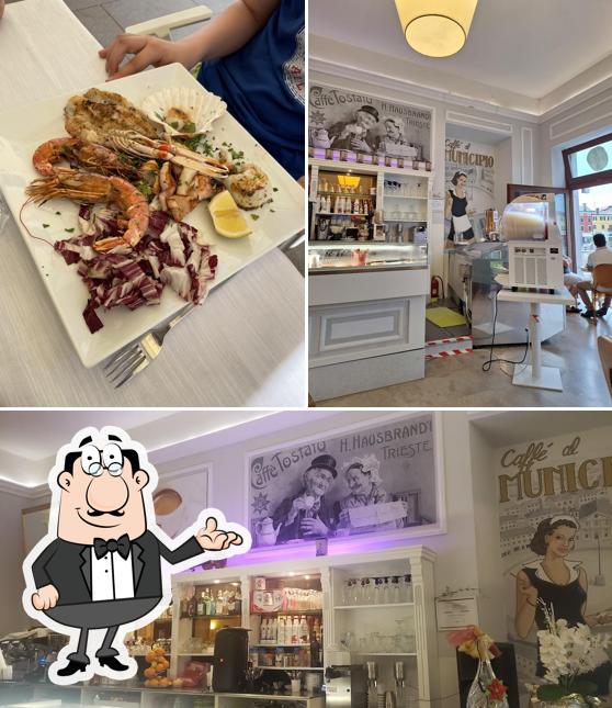 Siediti a un tavolo di Caffė Al Municipio di Cavaliere L. & C. SAS