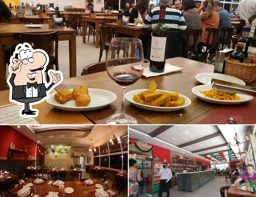 Sente em uma das mesas no Di Paolo - Itapema