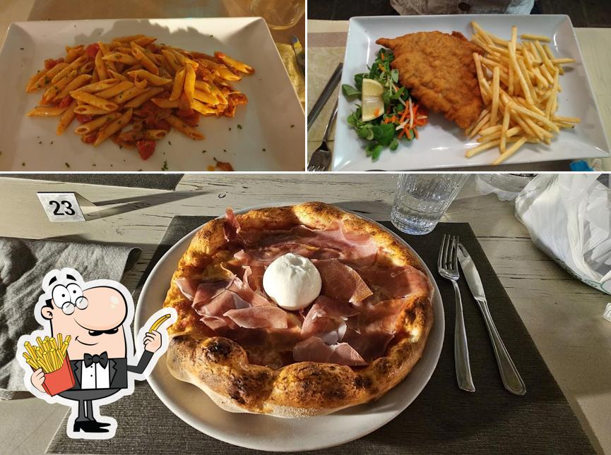 Assaggia un piatto di patatine a Il postaccio