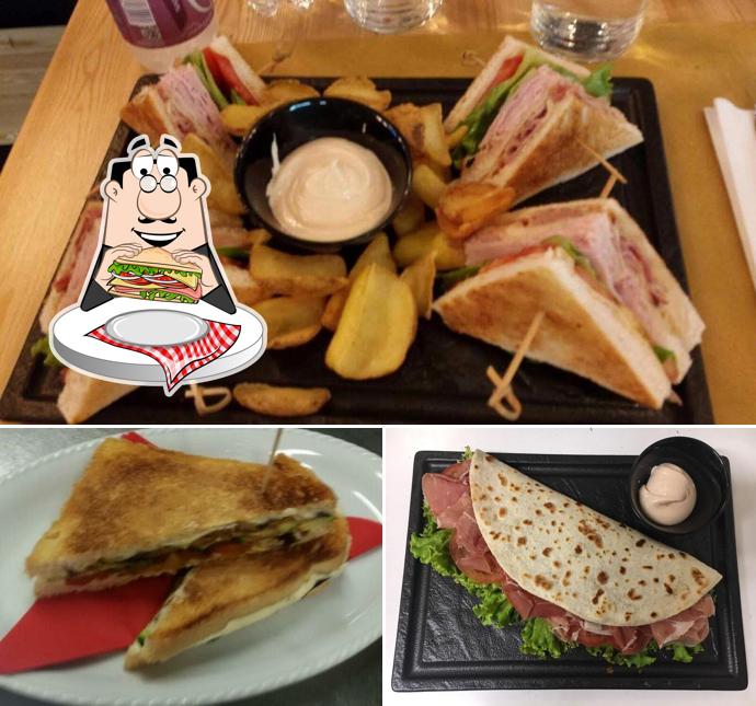 Ordina un panino a Pizzeria Mr. Johnny
