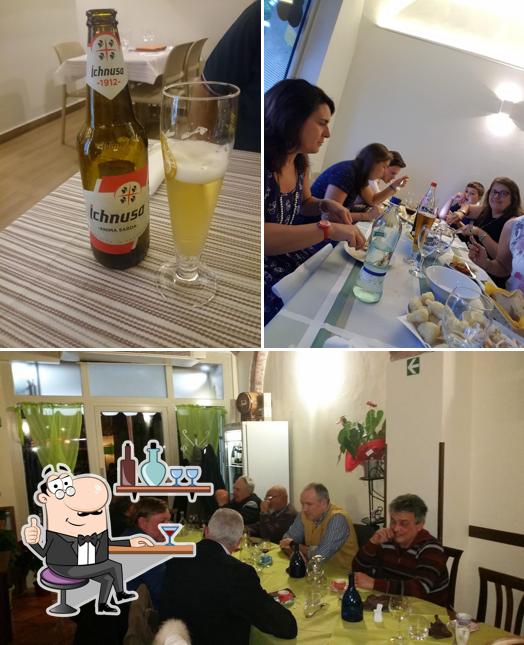 La foto della interni e birra di Pizzeria La Piazzetta