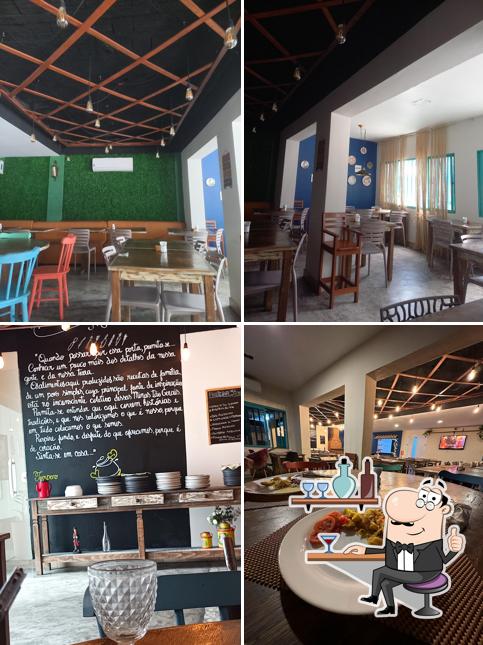 Sente em uma das mesas no Panela Imperial Restaurante, Hamburgueria e Pizzaria