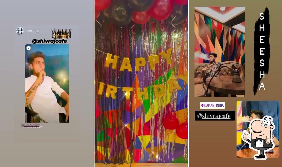 Look at the picture of Rad Oak Lounge