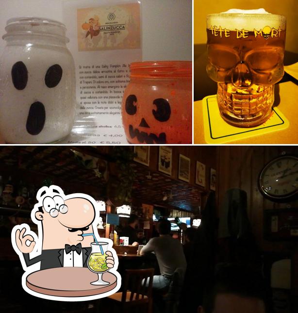 Prenditi un drink dal menu