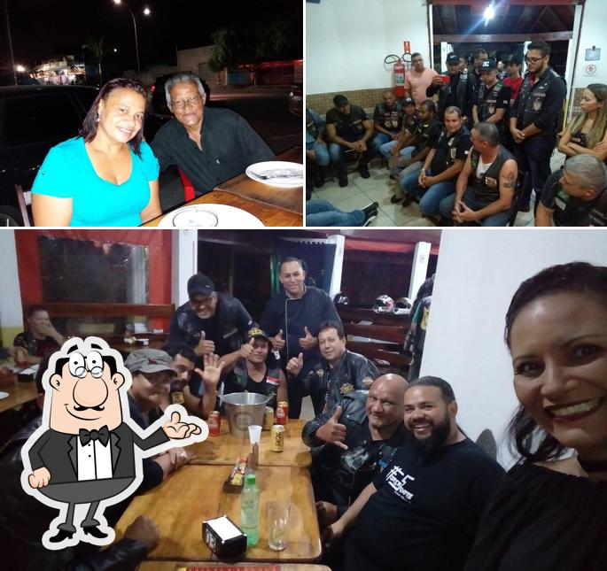 Sente em uma das mesas no Pizzaria Bamboo