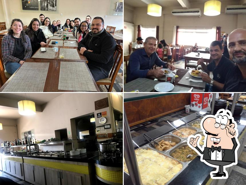 Sente em uma das mesas no Restaurante e Churrascaria Passoquinha