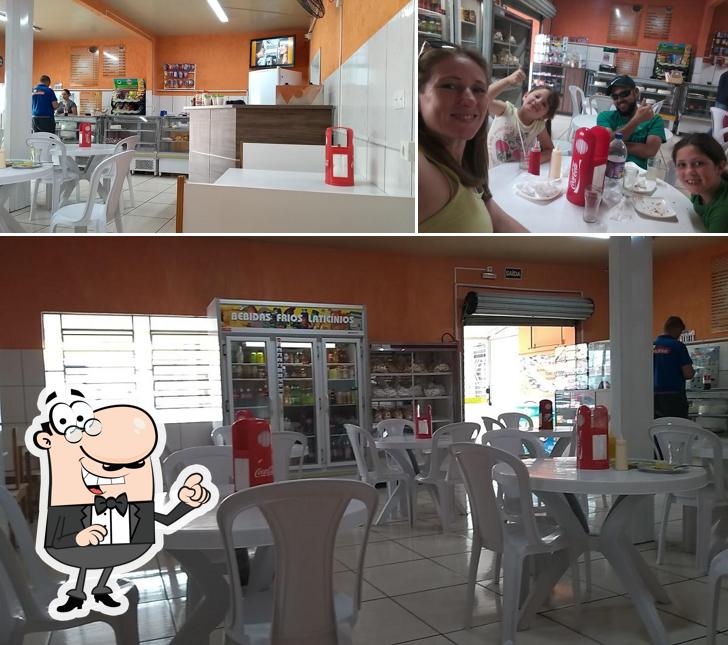 Veja imagens do interior do Néli Lanchonete e Confeitaria