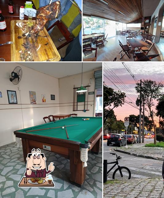 Peça refeições de carne no Bodega Snooker Bar