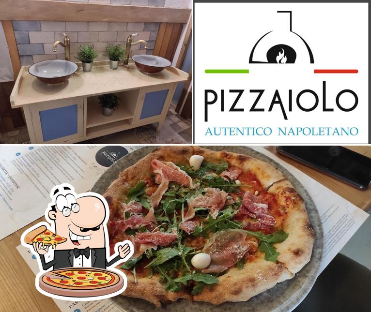 A PIZZAIOLO, vous pouvez déguster des pizzas