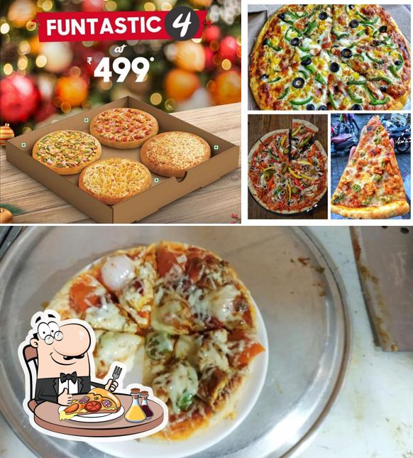 Pick pizza at Chulha chowka