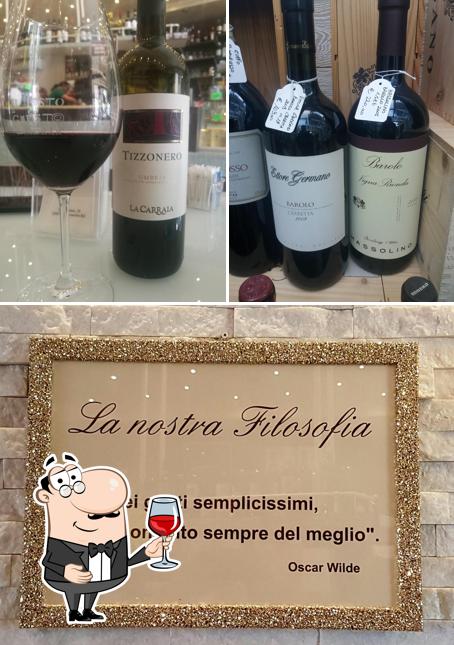 Degusta un bicchiere di vino a Il Posto Giusto