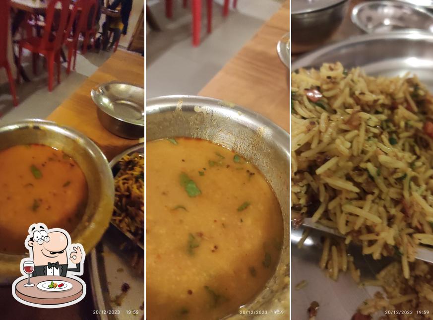 Lentil soup at Shree Maruti Nandan Dalbati Dahod ni Prakhyat