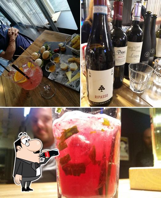 Prenditi un drink a HAMMER Cafè Beerstró