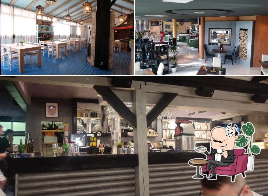 Siediti a un tavolo di Pizzeria In Forno