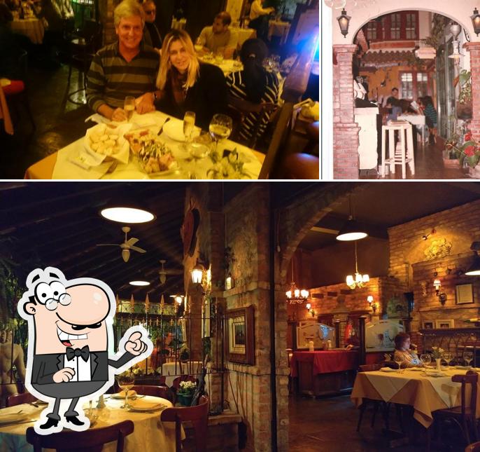 Sente em uma das mesas no La Botticella