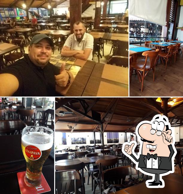 O interior do Restaurante Confrade Cuiabá