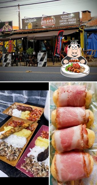 A comida e interior do restaurante