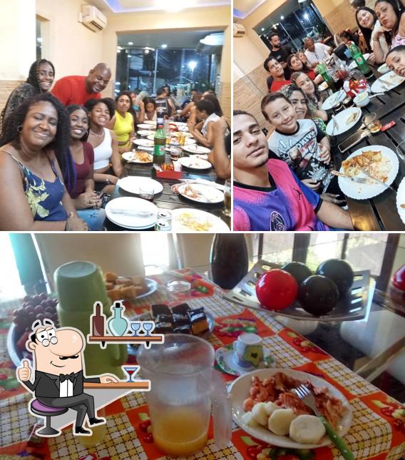 Entre diferentes coisas, interior e mesa de jantar podem ser encontrados a Casa do Rafael Restaurante e Pizzaria