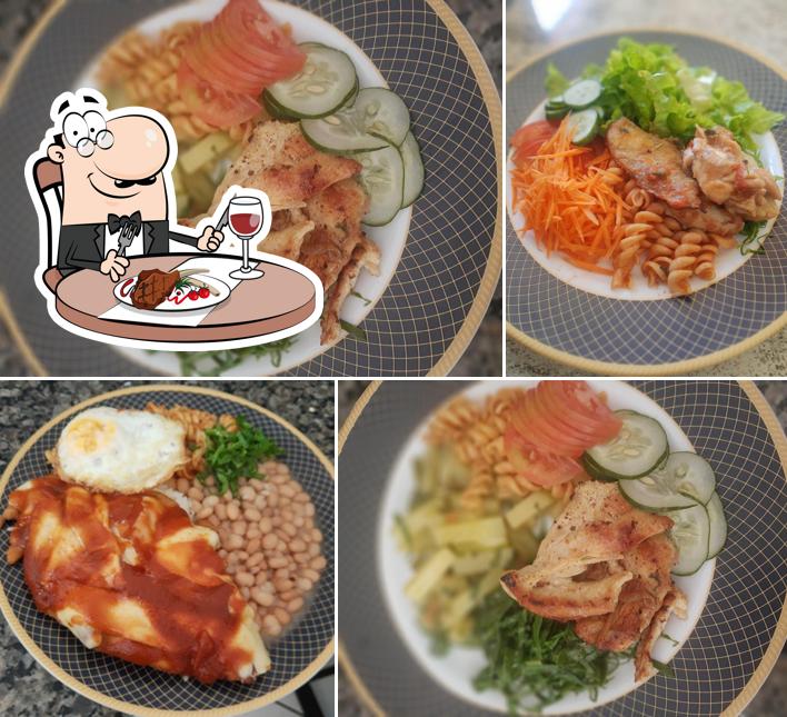 Prove pratos de carne no Celeste Café & Refeições