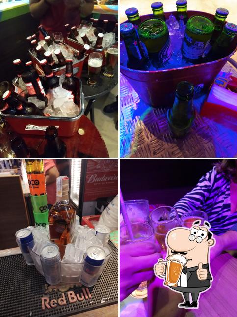 Peça um copo de cerveja leve ou escura