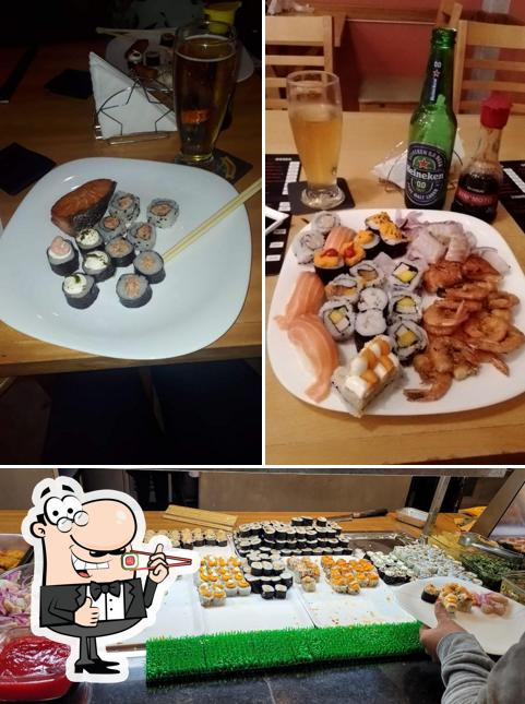 Rolos de sushi são servidos no Umami Sushi Bar