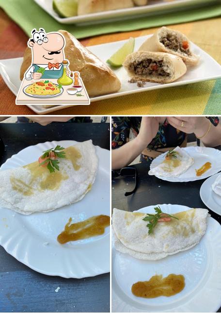 Confira a foto apresentando comida e interior no Reviver Tapioca&Café