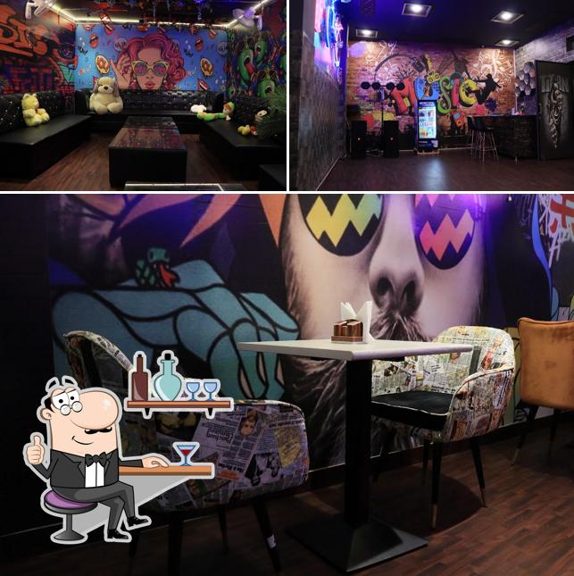 Check out how Titan Hangout Hub looks inside