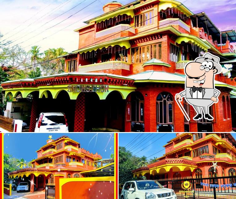 Check out how SNOWS BAKERY looks outside