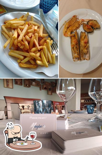 Guarda la immagine che presenta la cibo e vino di Maybe Bistrot di Mare