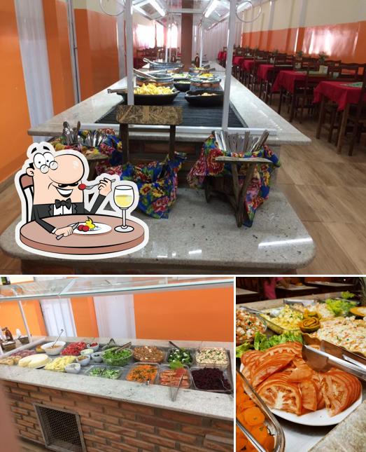 Entre diversos coisas, comida e interior podem ser encontrados no Restaurante e churrascaria trem bom de Minas