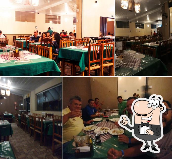 O interior do Torre Pizza Bar