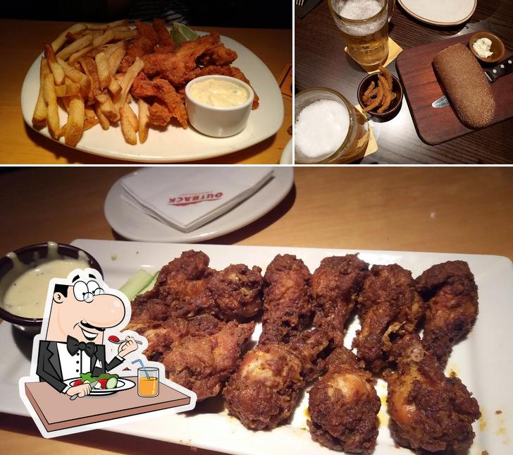 Confira a imagem apresentando comida e bebida no Outback Steakhouse