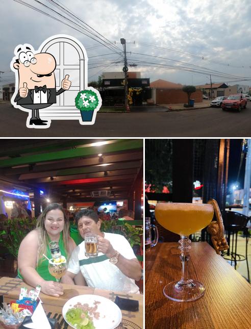 Veja imagens do exterior do Vera's Bar