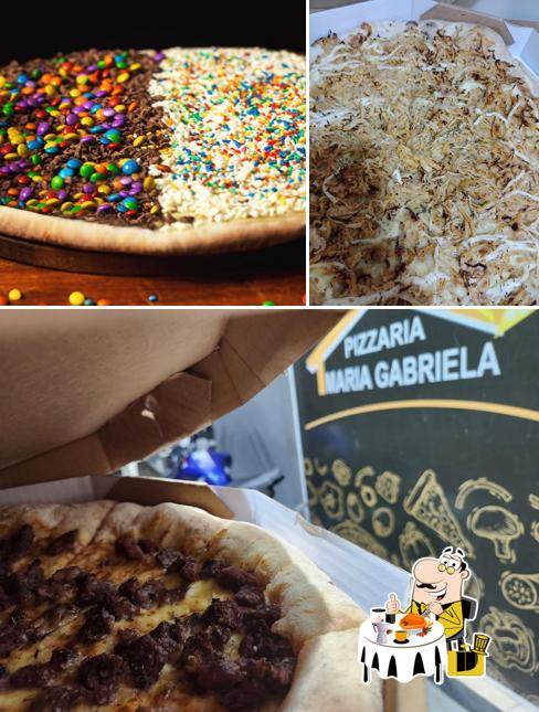 Comida em Pizzaria Maria Gabriela