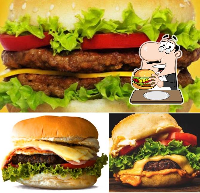 Delicie-se com um hambúrguer no Lanchonete Papa Tudo Lanches- Valinhos