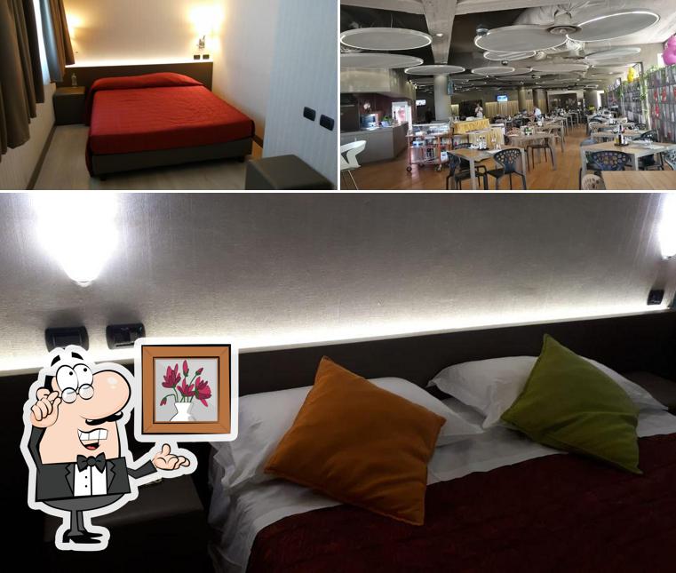 Siediti a un tavolo di The Gate Hotel