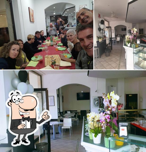 Siediti a un tavolo di Apuan Bar - Avenza