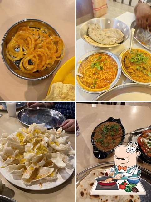 Chicken curry at THAKAR’s JALARAM KATHIYAWADI HOTEL