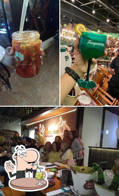 A ilustração do Quintal do Espeto Figueiras’s bebida e interior