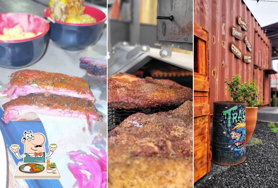 Platos en Red Sheep BBQ