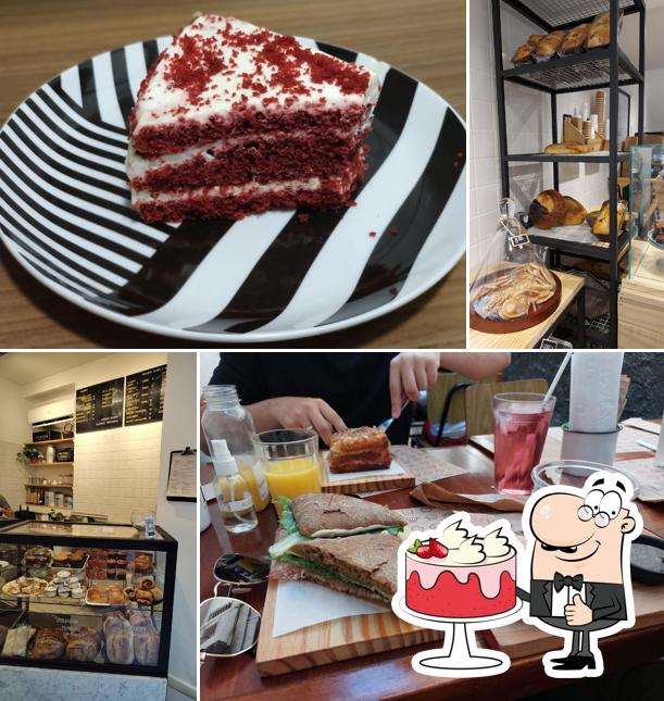 Bolo veludo vermelho em Dianna Bakery Padaria e Confeitaria